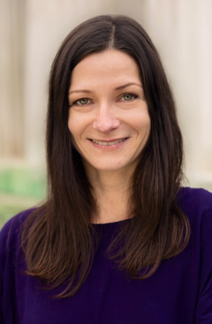 //www.psychologie-fingerhut.at/wp-content/uploads/2025/02/michaela-fingerhut.jpg